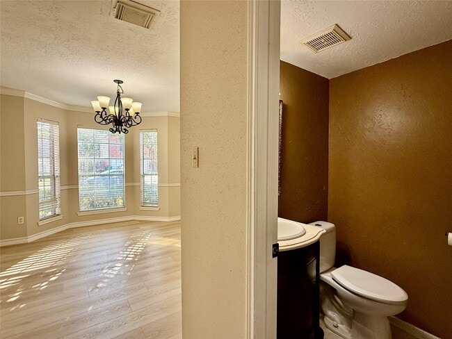 Building Photo - 14322 Village Birch St