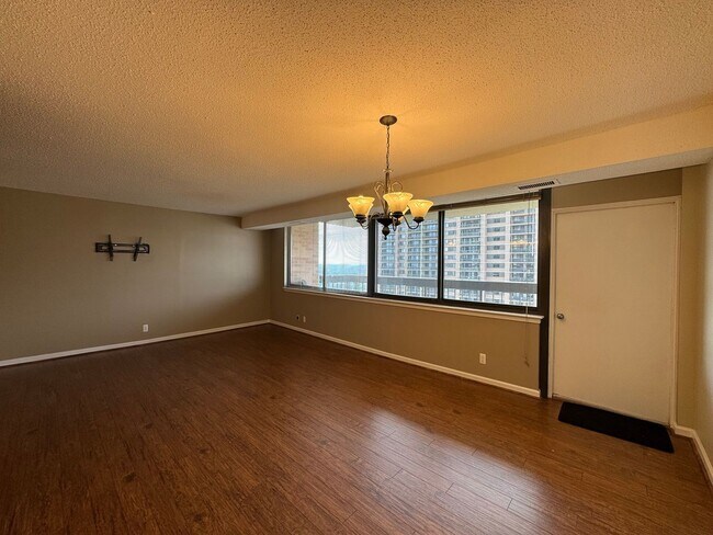 Foto del edificio - Bright And Spacious 2 Bed 1.5 Bath Condo W...