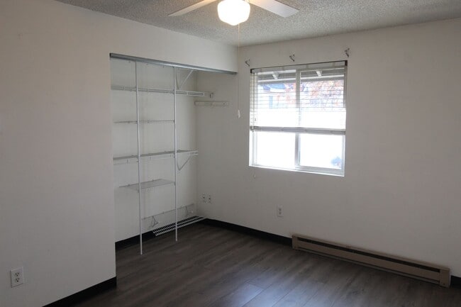 Building Photo - 102 E Weile Ave