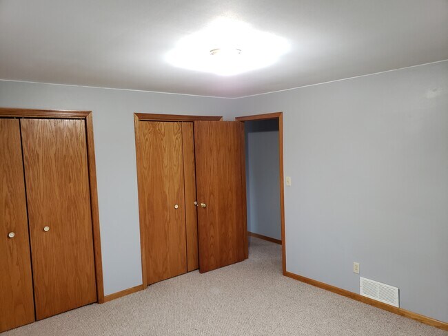 Building Photo - 187 E Gilson Ave