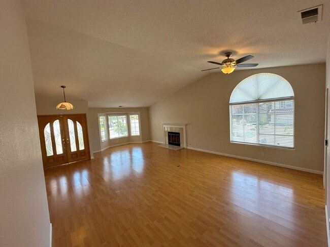 Building Photo - Nor Cal Realty, Inc. - 3 Bedroom 2  Bath w...