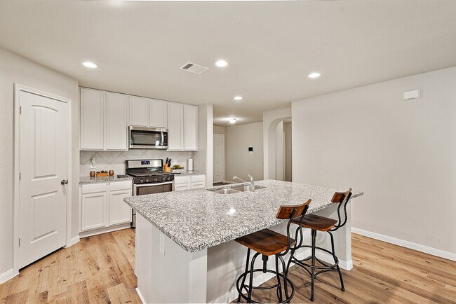 Foto del edificio - 3242 Alberelli Dr