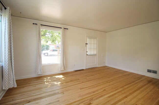 Foto del edificio - 4935-4935 E Burnside St