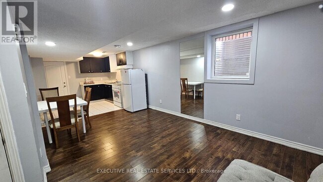 Building Photo - 1004 Ceremonial Dr