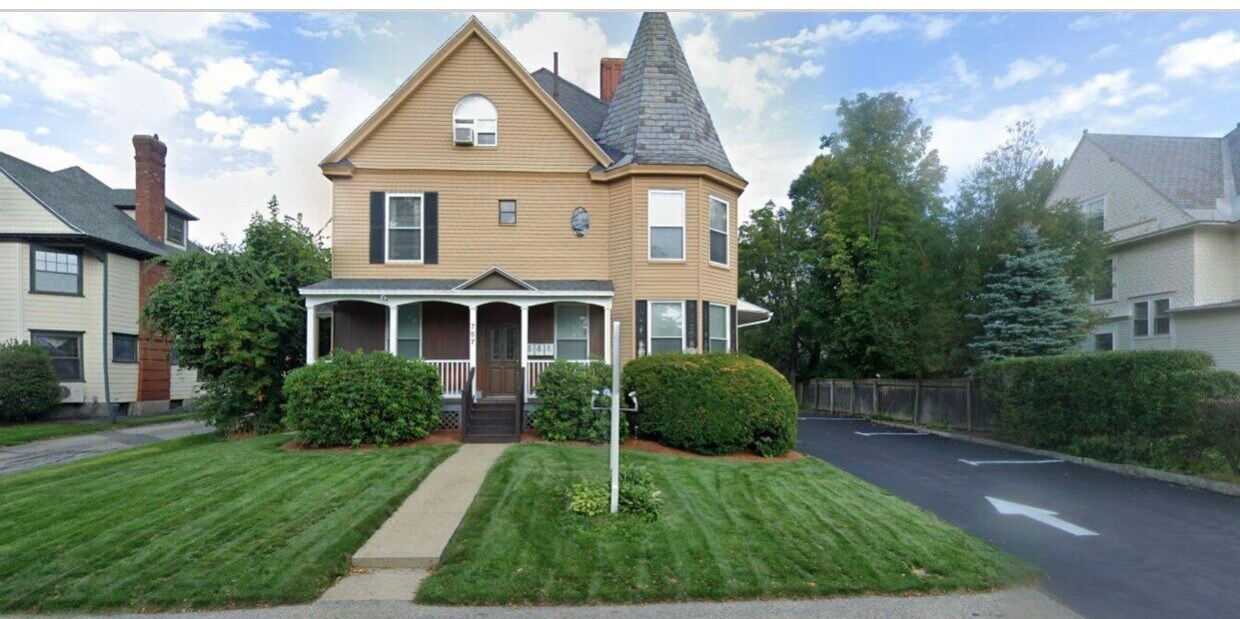 757 Chestnut St Unit Apartment 3, Manchester, NH 03104 Apartments in