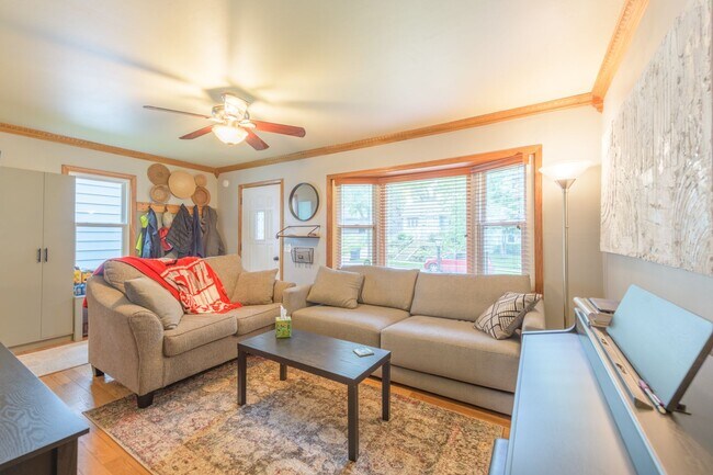 Foto del edificio - awesome 2 bed 1 bath Pet Friendly in Minne...
