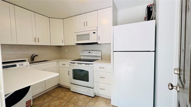 Foto del edificio - 531 SW 38th Terrace