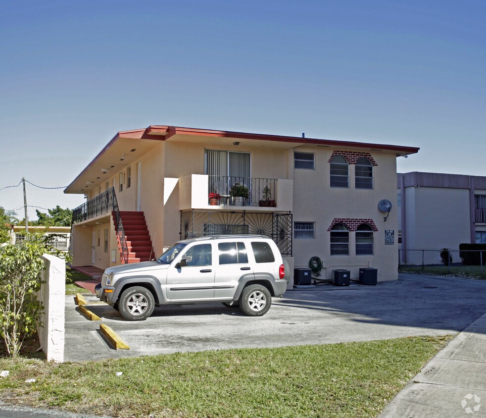 Primary Photo - 6373 SW 8th St