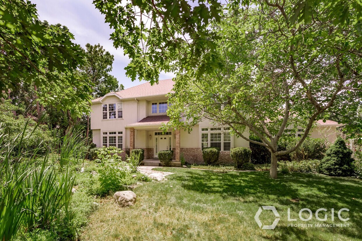 Primary Photo - Beautiful Home in Excellent Sandy Location!