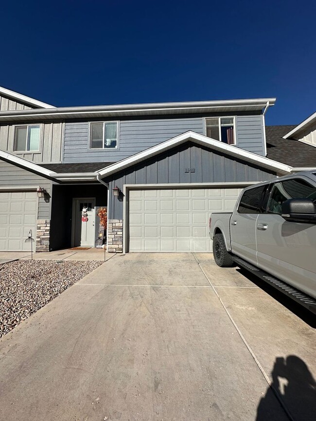 Building Photo - 1580 S Topaz Dr