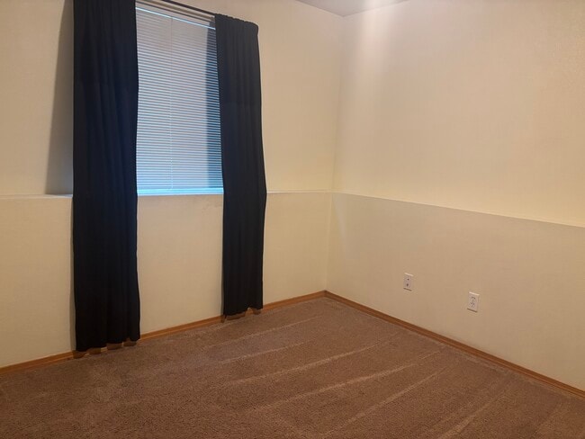 Photo - 511 Queen Ave NE House