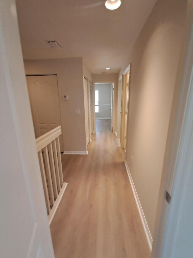 Foto del edificio - 265 River Bluff Ln