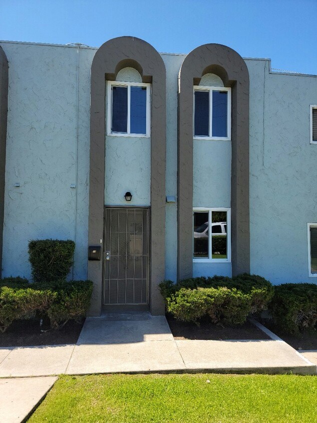 Primary Photo - Chula Vista 2bd/1bth Townhouse Available N...
