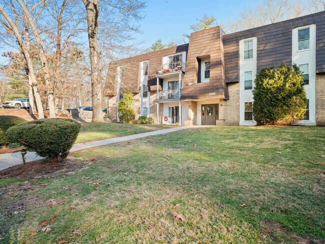 Foto del edificio - 7 Shadowbrook Ln