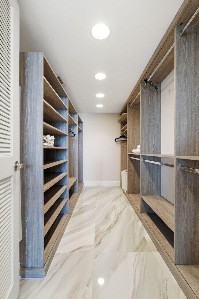 Foto del edificio - 3450 S Ocean Blvd