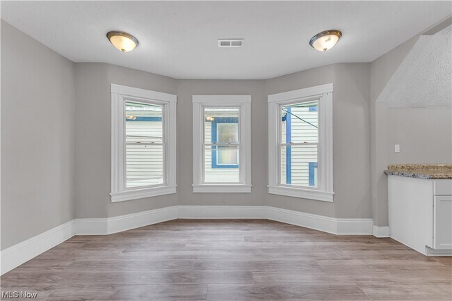 Foto del edificio - 3292 Scranton Rd