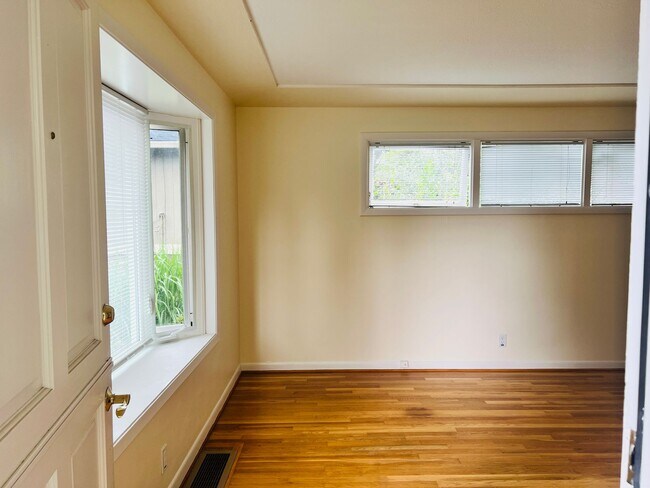 Photo - Great One Bedroom Unit Located In Multnoma... Apartment