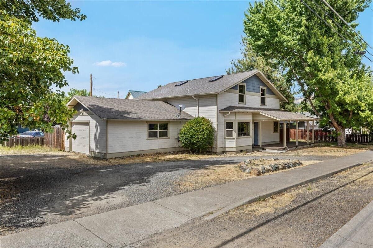 Primary Photo - 102 West St