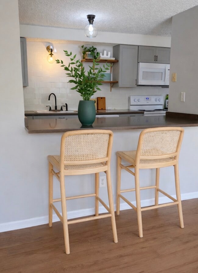 Large 8 foot quartz island - 32 Sequoia Ct