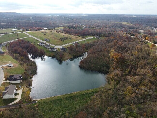 Foto del edificio - 916 Lakeway Drive