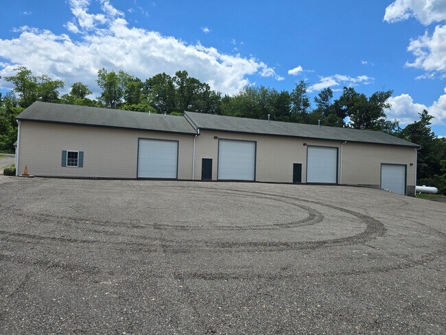 Foto del edificio - 443 Fairwood Rd