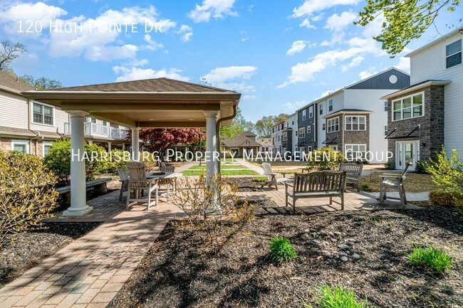 Building Photo - Town-Home For Rent 3 Bedrooms 2.5 Bath 3 S...