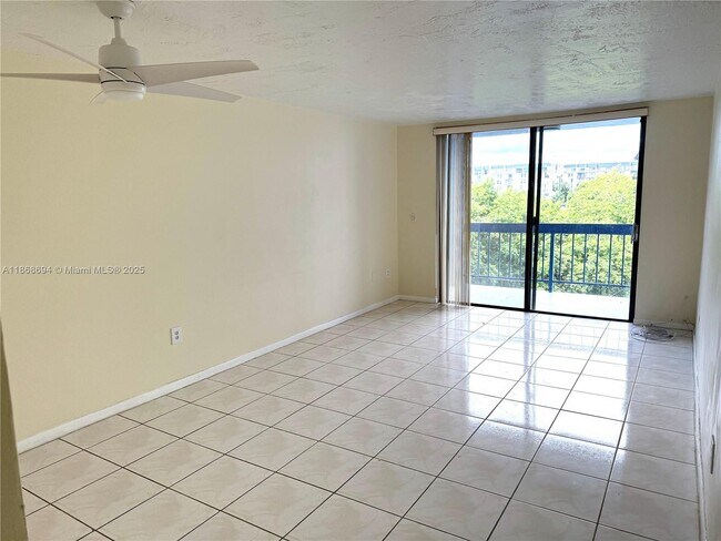 Building Photo - 9440 Fontainebleau Blvd