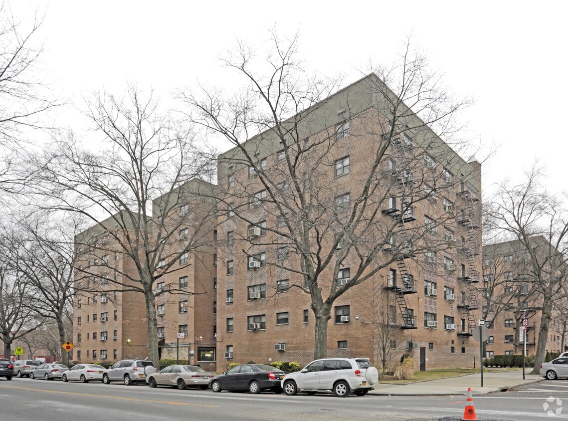 3131 138th St, Flushing, NY 11354 Rentals in Flushing at 3131 138th St