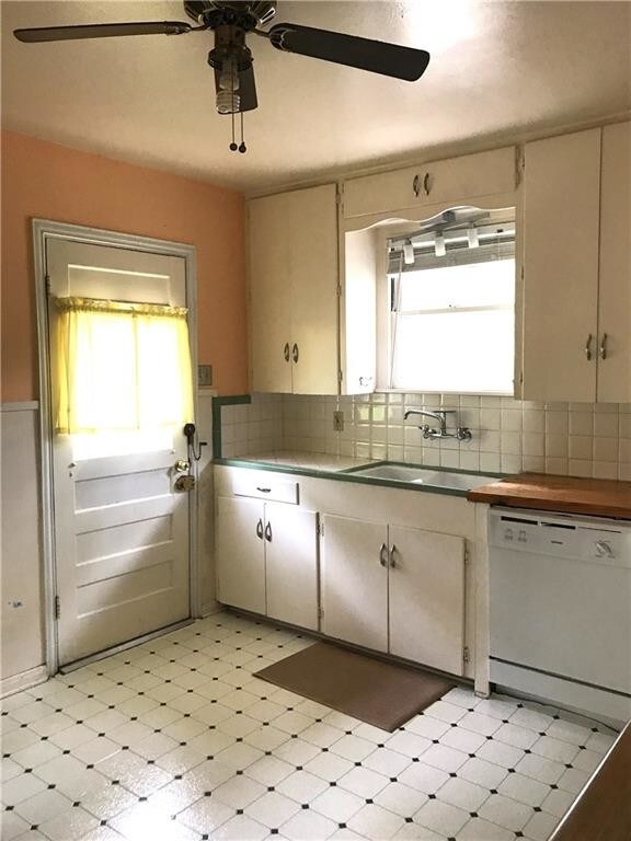 Building Photo - 3305 Helms St