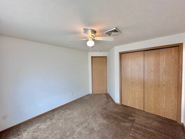 Foto del edificio - 2416-2420 SW Wickiup Ct