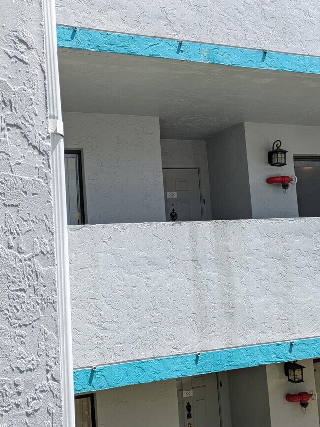 Foto del edificio - 4725 Lucerne Lakes Blvd E