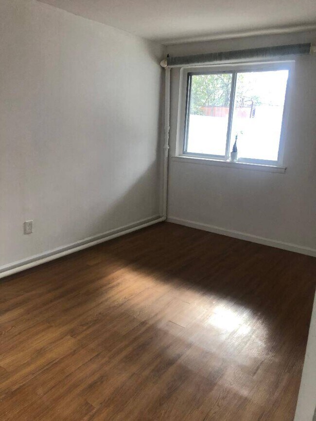 Building Photo - 71-16-58 58th Rd