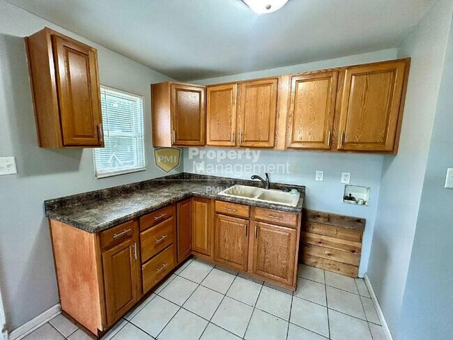 Foto del edificio - 7713 Beech Ave