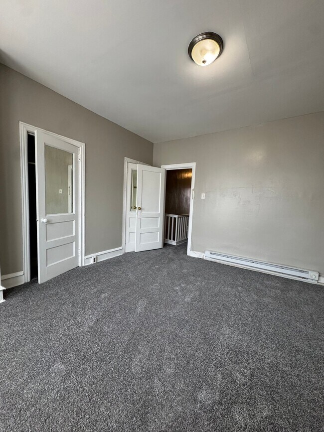 Building Photo - 8XX S Alden St