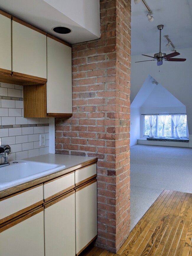 Kitchen - 214 Culver Rd