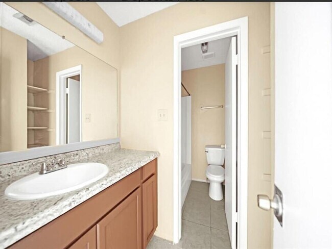 Foto del edificio - 10166 Inwood Hollow Ln