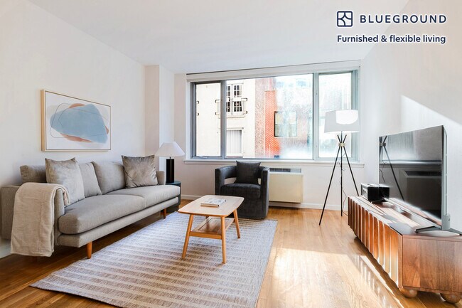 Building Photo - 120 W 21st St