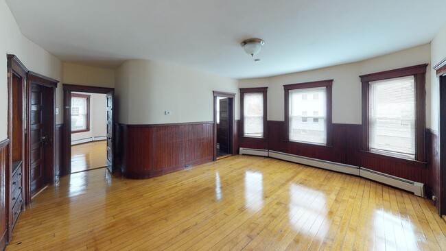 Building Photo - 32 Lansdowne St