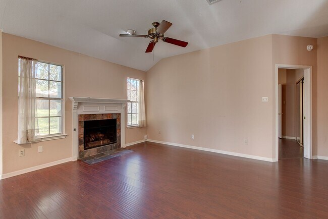 Foto del edificio - Elegant Pflugerville Home with Comfortable Living Spaces