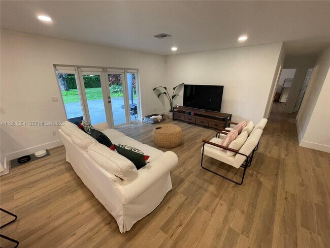 Foto del edificio - 10343 SW 114th St