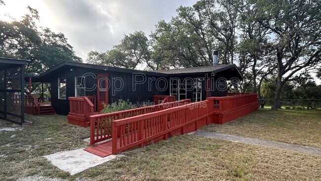 Building Photo - 537 Tamarack Dr