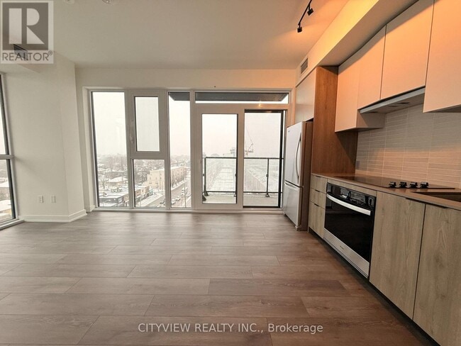 Building Photo - 1007 The Queensway