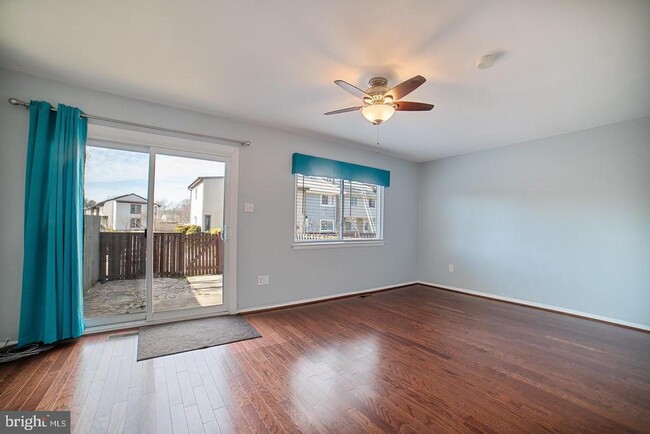 Building Photo - 1908 Cambridge Dr