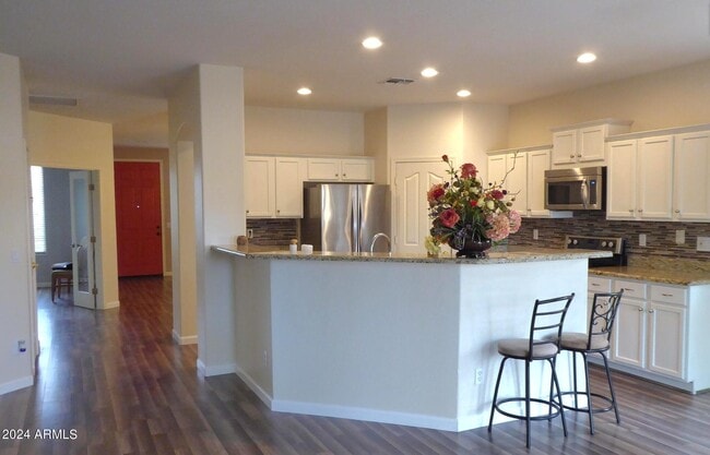 Building Photo - 12511 W Glenrosa Dr