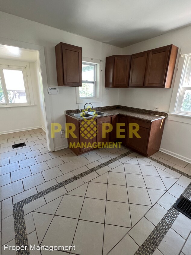 Primary Photo - 3 br, 1 bath House - 29 E Shadyside Dr