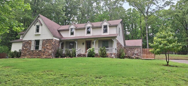 Building Photo - Beautifully renovated home in Rocky Woods ...