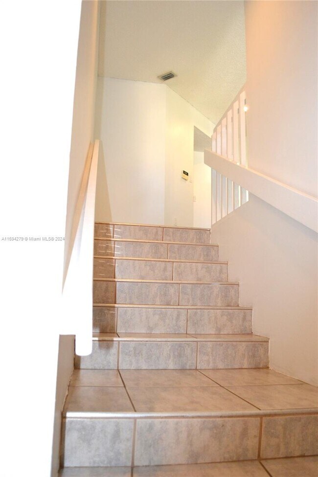 Building Photo - 9804 SW 138th Ave