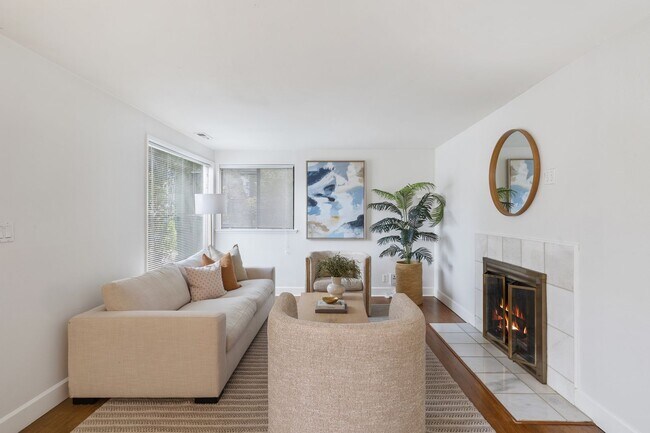 Building Photo - CLICK "REQUEST A TOUR" NOW!