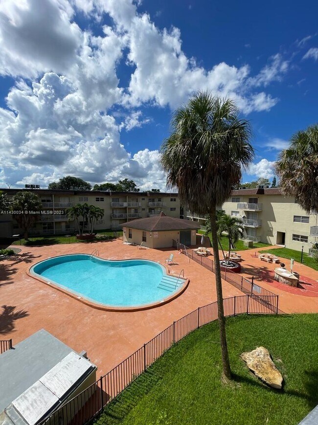 Foto del edificio - 7505 SW 82nd St