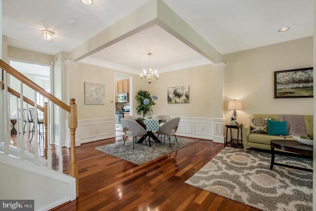 Building Photo - 829 W Boxborough Dr
